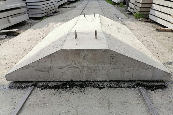 вспомогательный фундаментный блок