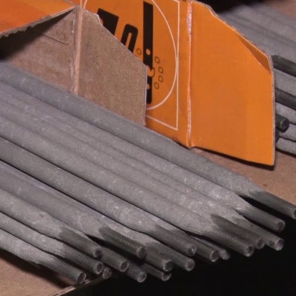 демонстрация качества электродов для сварки от завода КЗЖБИ №1